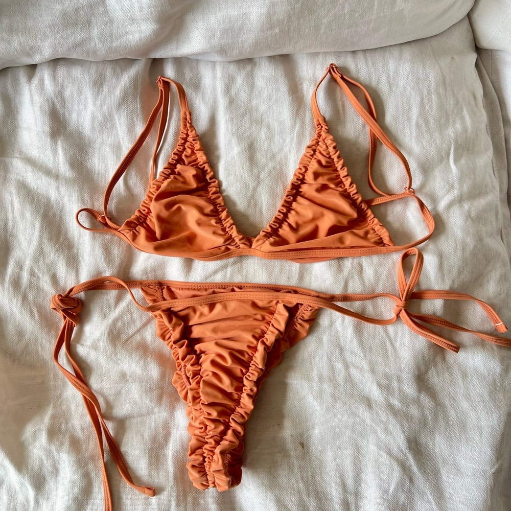 Coral Ruffle Bikini Set - Size Medium - Picture 2 of 5